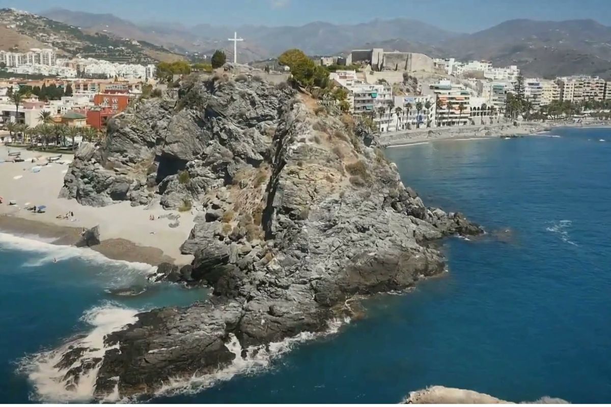 El Peñón del Santo y la bahía de Almuñécar